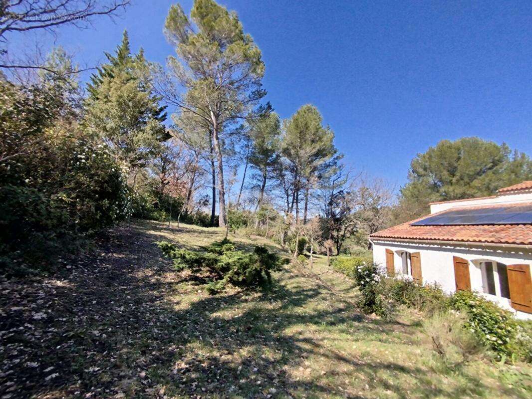 Maison Ponteves 188 m2 avec grande piscine et  grand sous sol de 145 m2 - photo 15