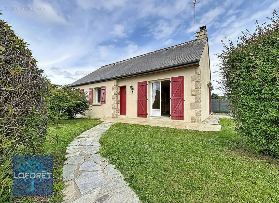 Maison à LOUVIGNE-DU-DESERT