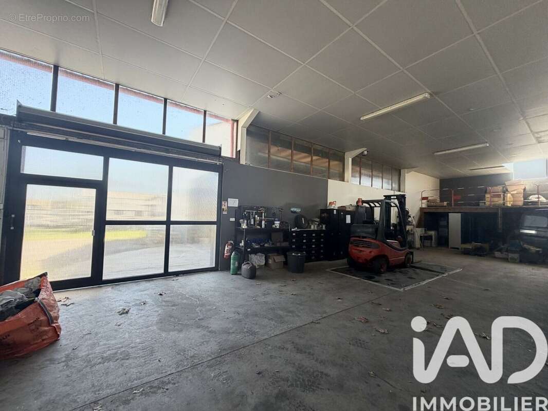 Photo 9 - Commerce à MONTBLANC