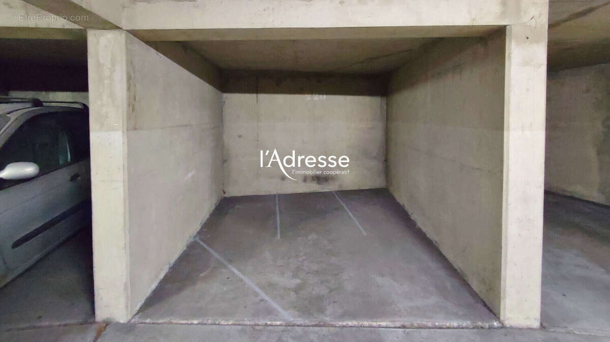 Parking à PARIS-15E