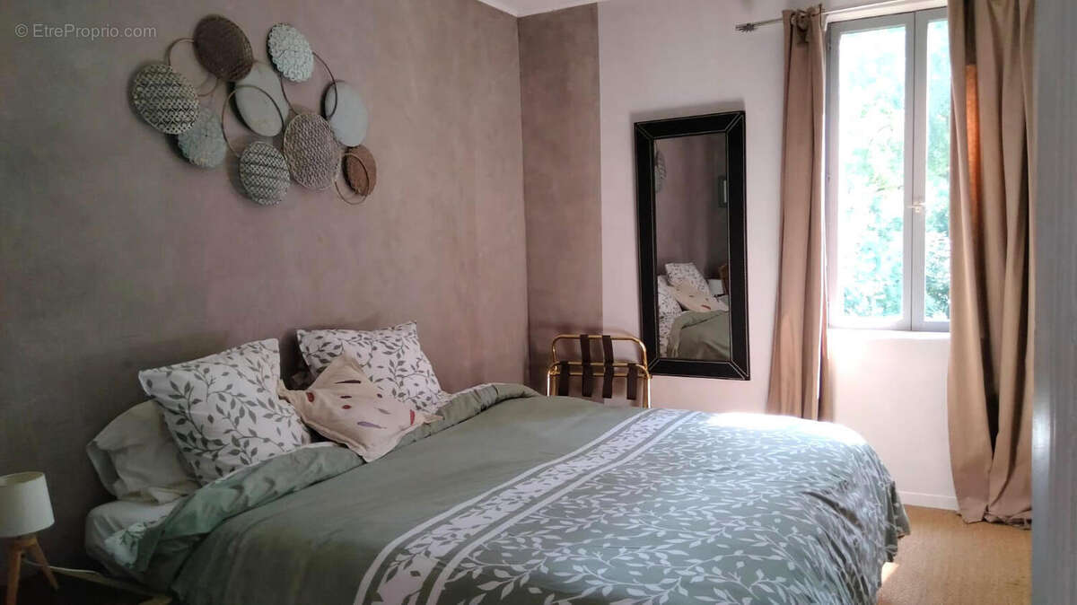 CHAMBRE - Maison à SAINT-JUNIEN