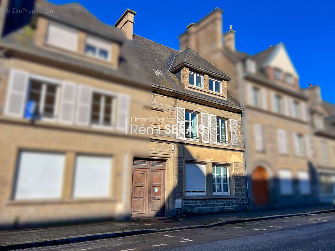Immeuble - Centre-ville de Condé-sur-Noireau - Fort potentiel d'investissement - photo 1