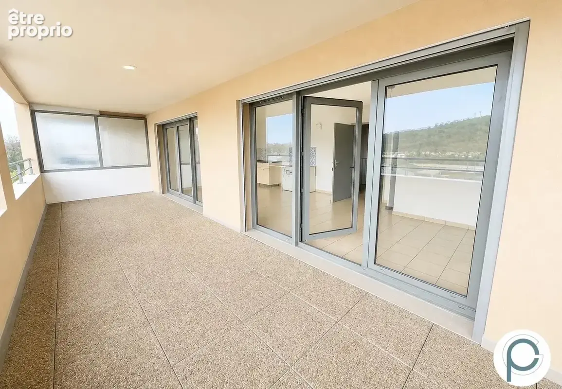 Sanary/Ollioules - T3  avec terrasse et parking - photo 4