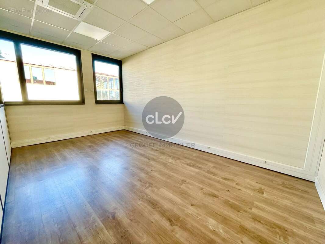 Commerce à CHAMPAGNE-AU-MONT-D'OR