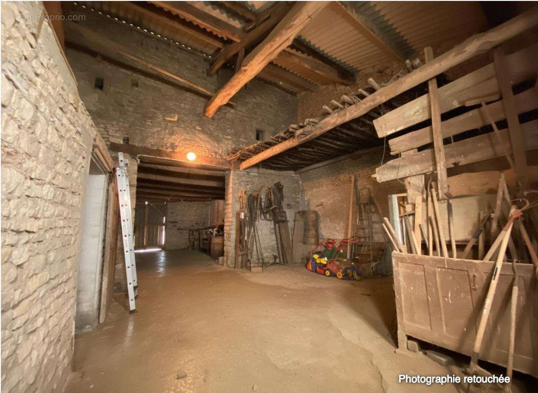 EXCLUSIVITÉ - Maison à vendre avec dépendances à Uchizy - photo 3