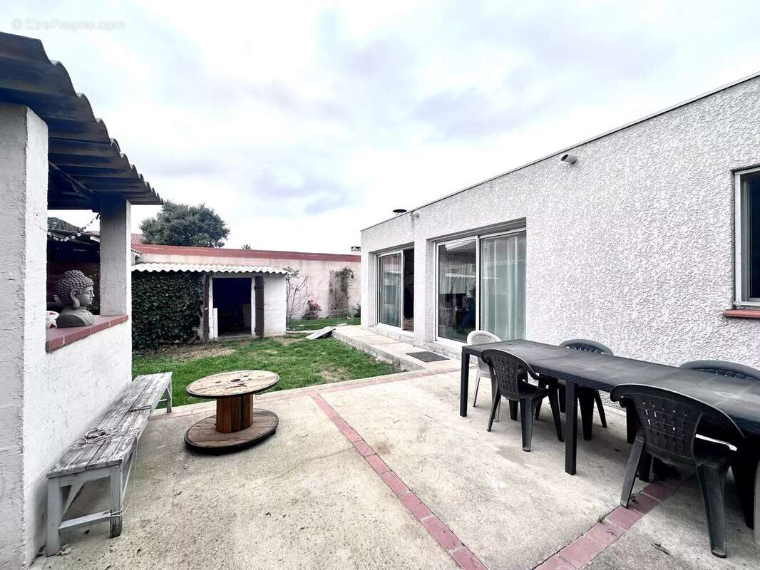 Maison à VILLELONGUE-DELS-MONTS