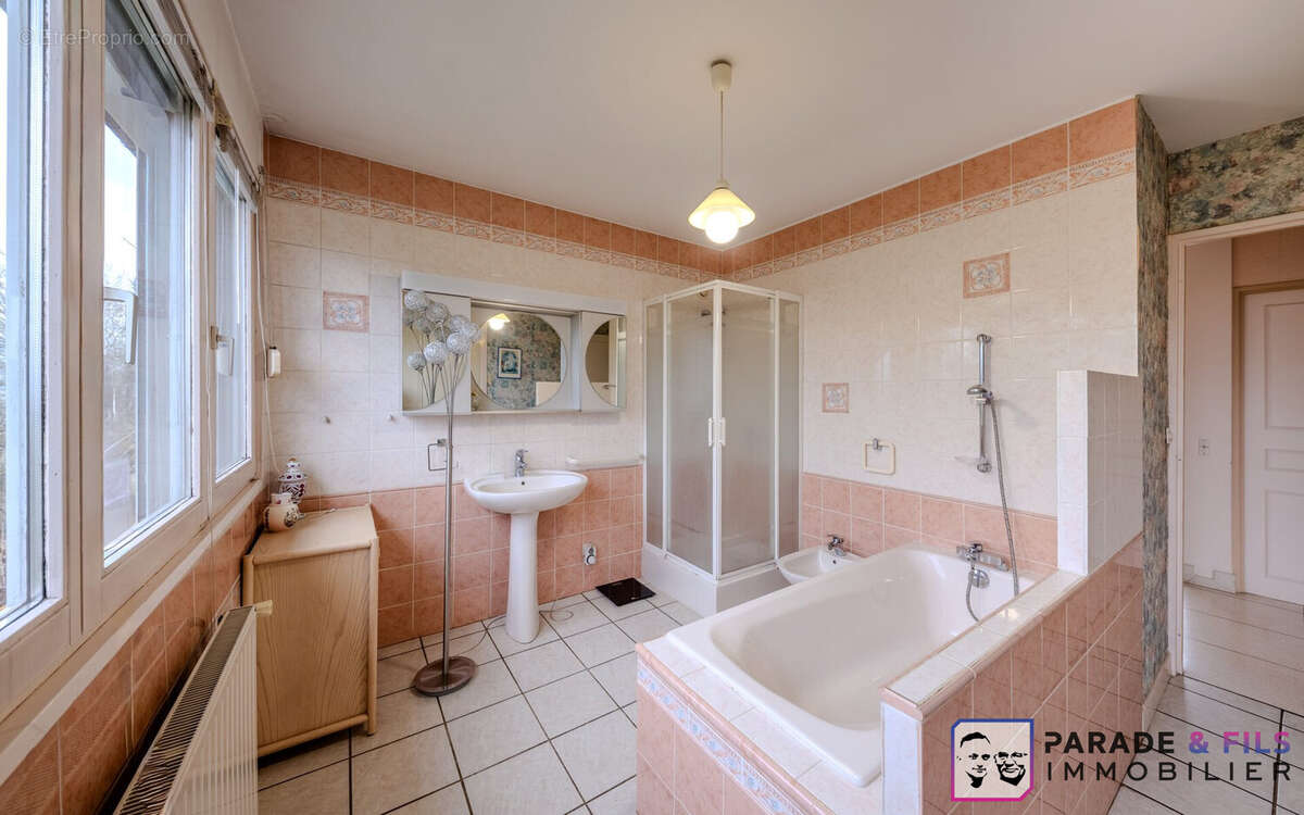 Maison à LAY-SAINT-CHRISTOPHE