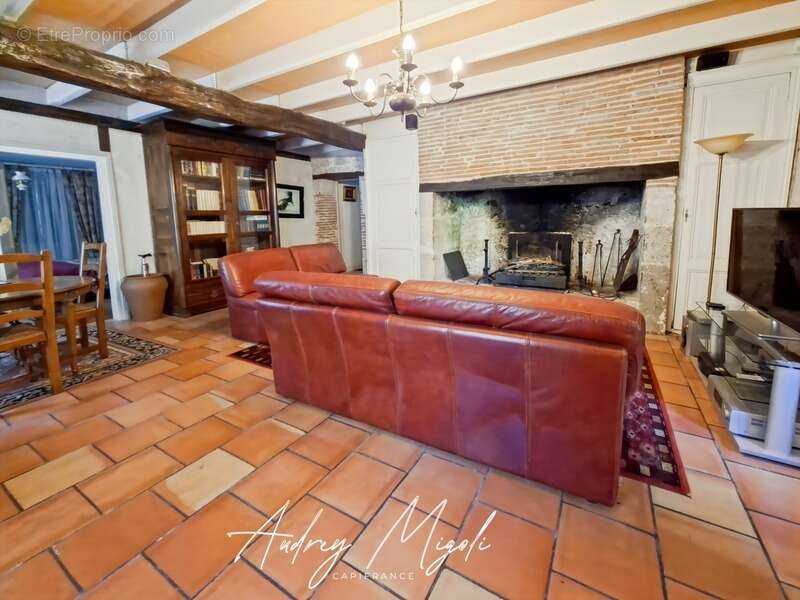 Propriété en pierre 8 pièces, 5 chambres, dépendances, piscine, terrain 7800m² - photo 10