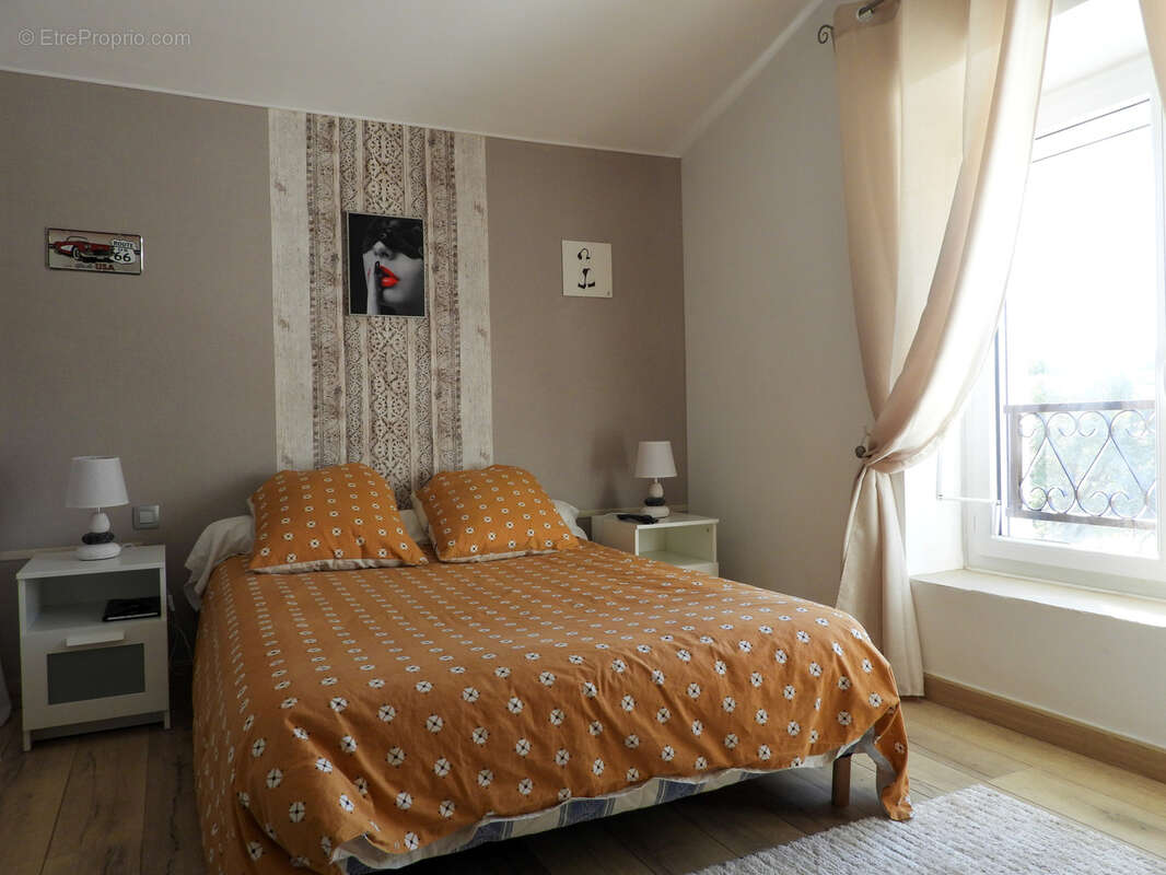 Maison à ENTRECASTEAUX