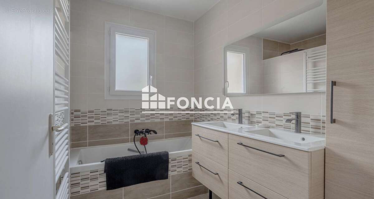 Maison à NUILLE-LE-JALAIS