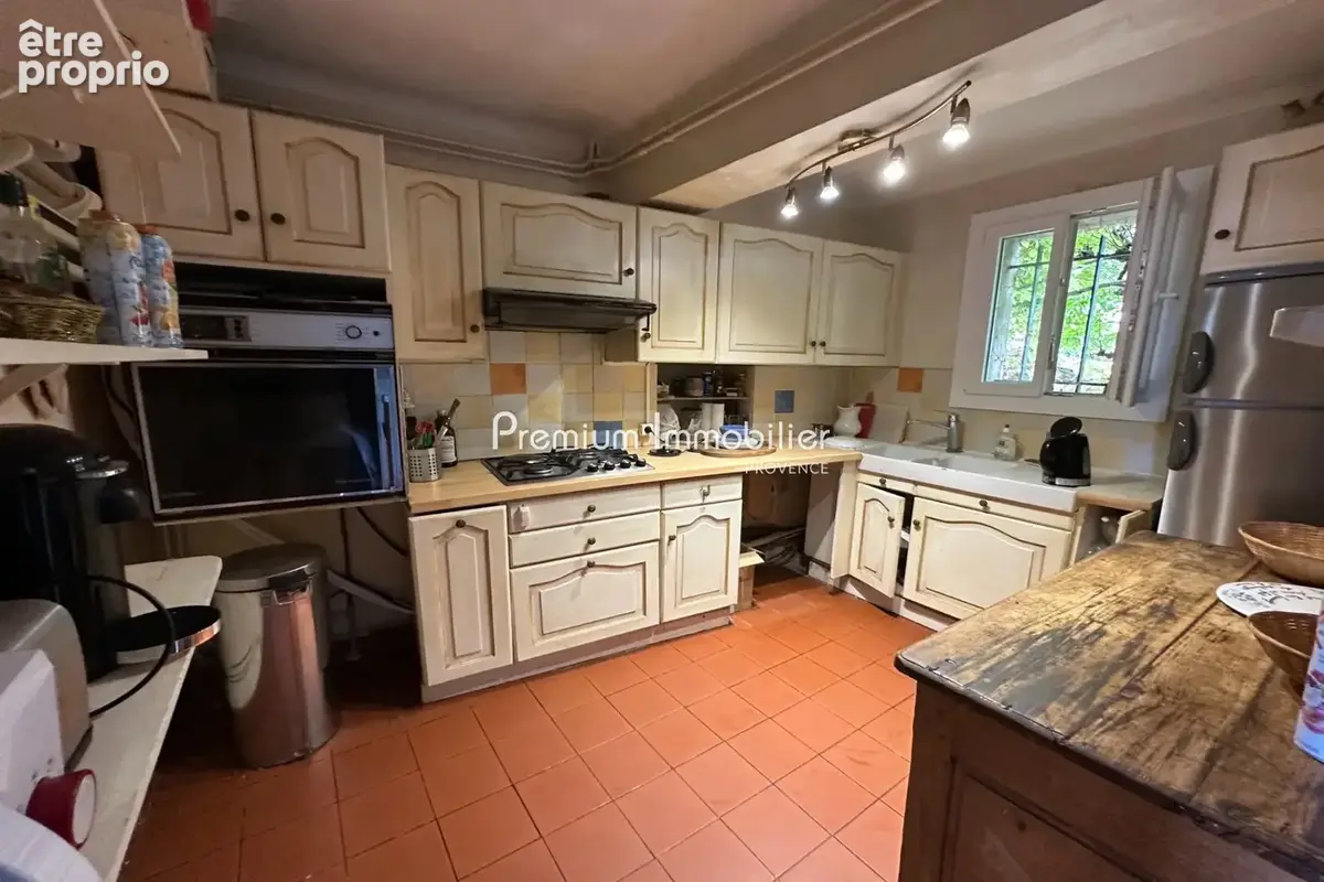 Maison 360 m² à Eguilles  - photo 9