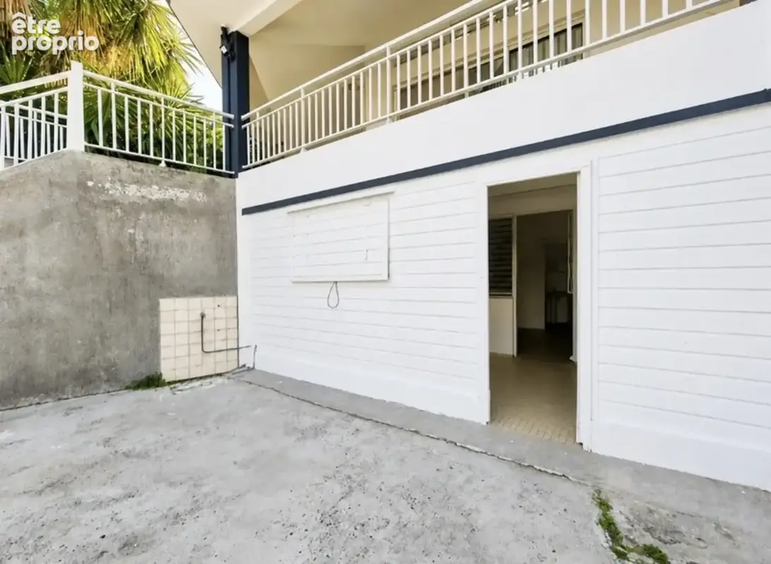 A vendre - Fort de France – Quartier Didier - Maison d'architecte – 7 Pièces – 4 Chambres + Petit T2 Indépendant - photo 24