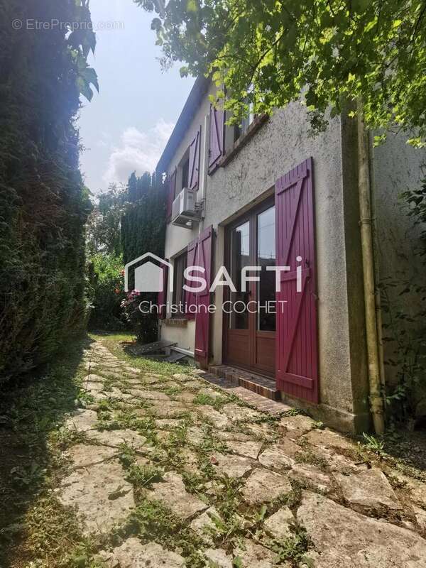 Photo 2 - Maison à CESSON