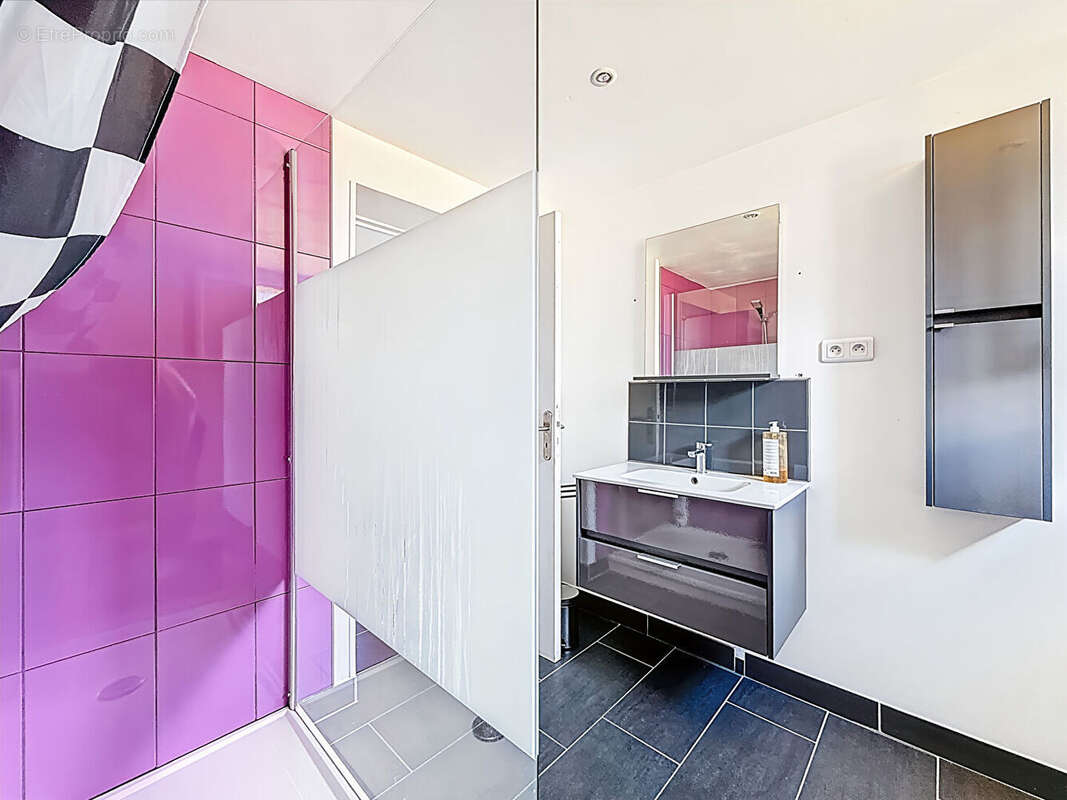 Commerce à MONTREUIL-BELLAY