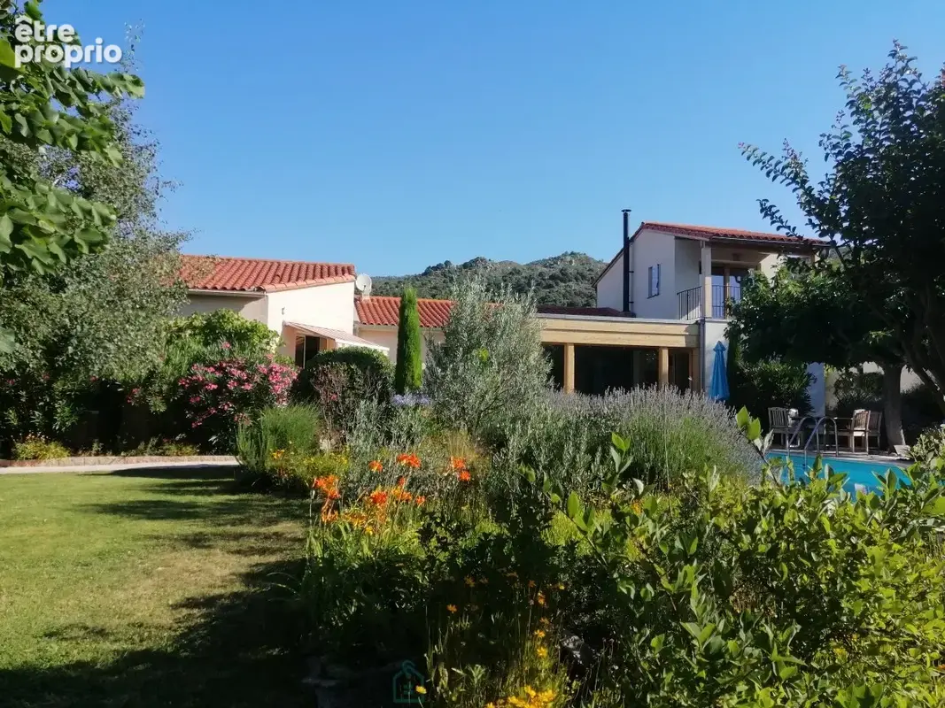 Maison de caractère entièement rénovée avec gîte, chambre d'hôtes, piscine et revenus locatifs - photo 7