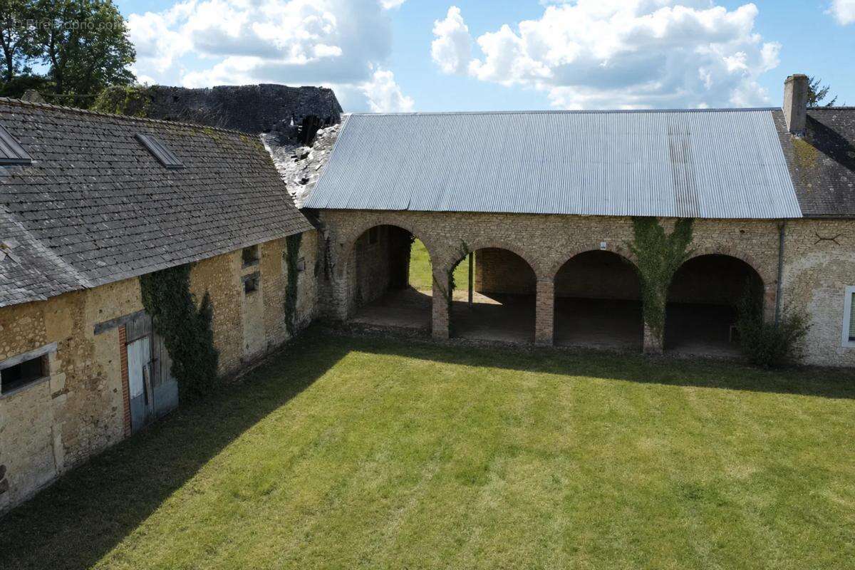 Maison à SAINT-OUEN-EN-CHAMPAGNE