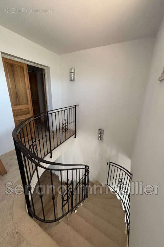 Maison 293 m² à Beaucaire  - photo 8