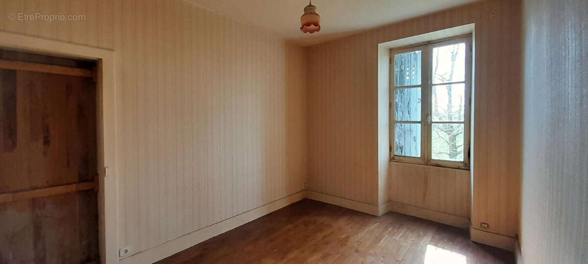 Une piece - Maison à LA COQUILLE