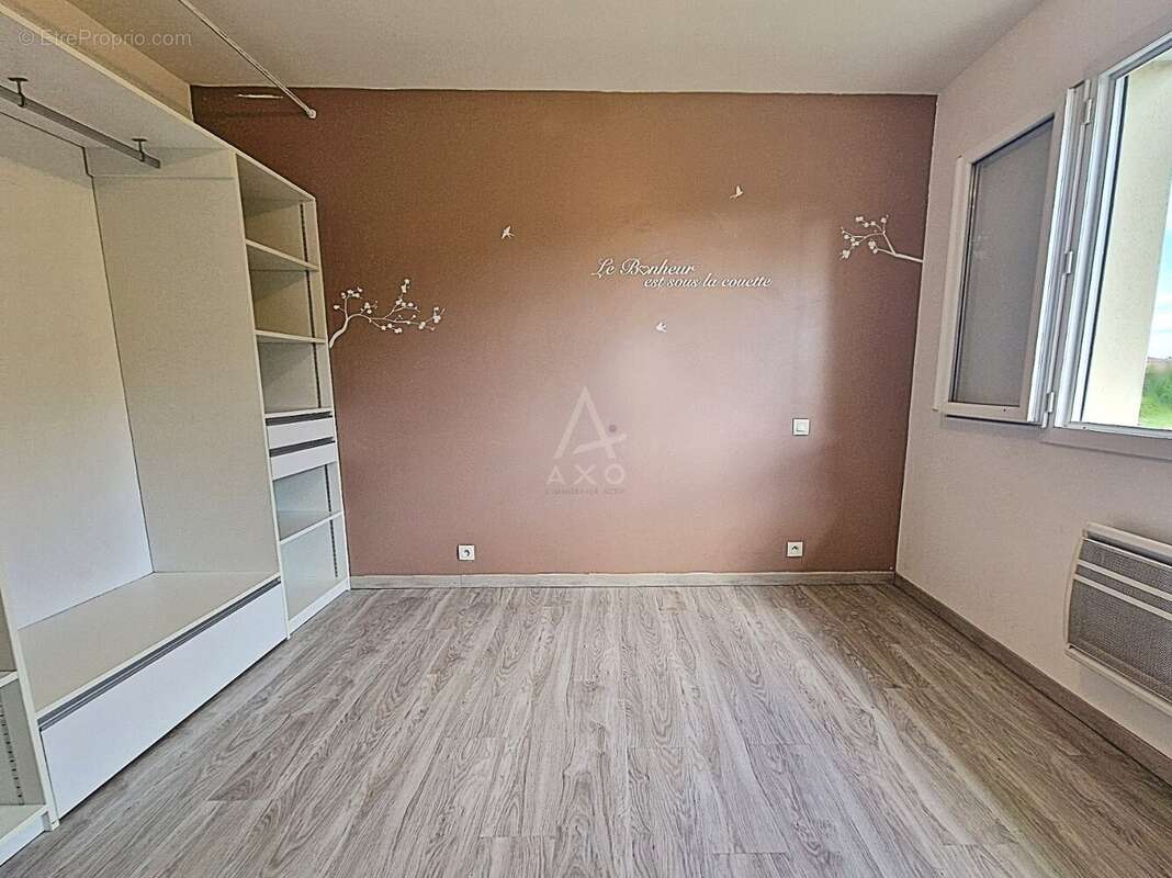 Maison contemporaine de 98m2  3 chambres  Garage de 58 m²  Terrain de plus de 2 000 m² - photo 9