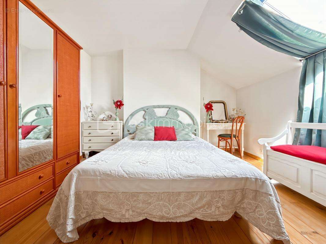 Maison à VILLENEUVE-L&#039;ARCHEVEQUE