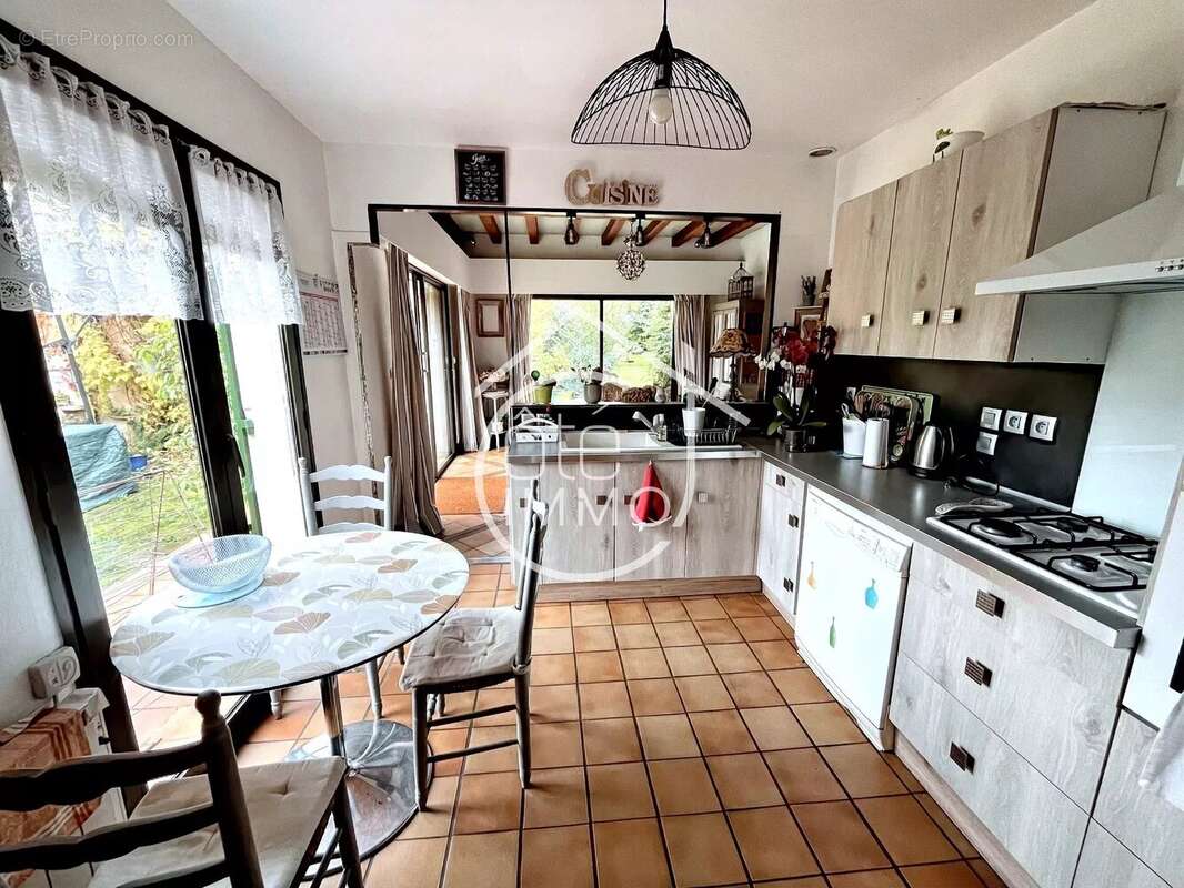 Maison à COURS-DE-PILE