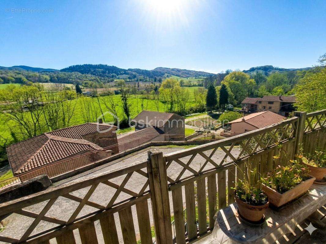 L’Âme de la Bastide : Demeure Historique du XVIIe Siècle contre le Rocher  4 Pièces  3 Chambres  Jardin de 455 m²  Garage indépe - photo 2