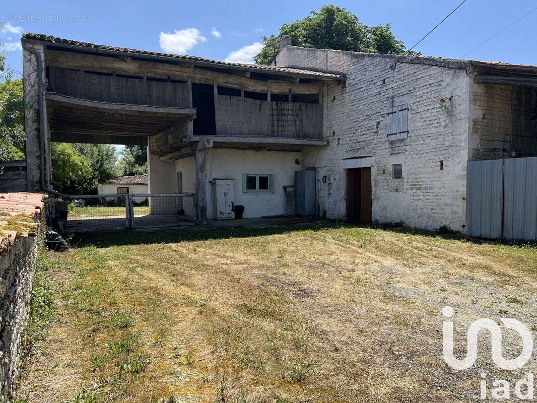 Maison 145 m² à Saint-Pierre-De-L'ile  - photo 5
