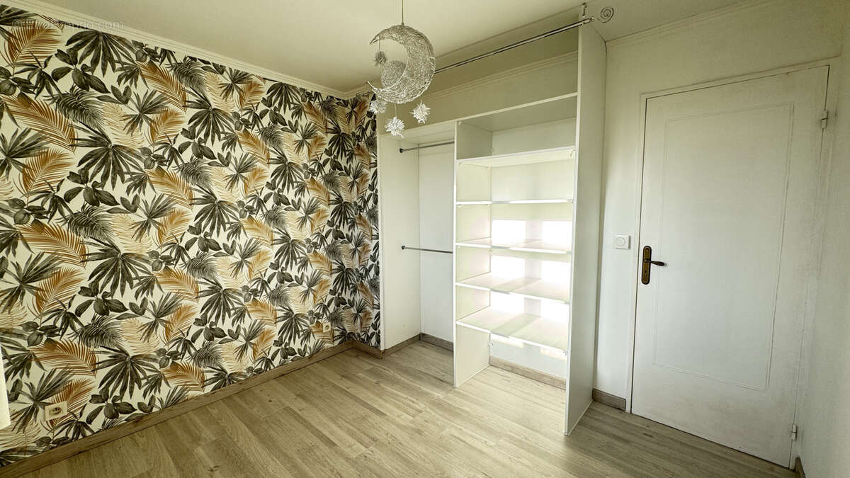 Maison à SAINT-LAURENT-DE-LA-SALANQUE