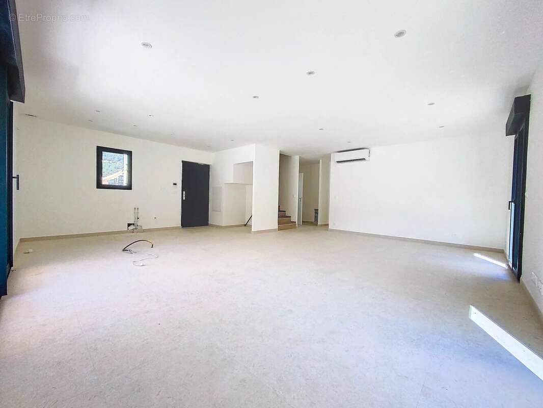 Maison à TOURRETTE-LEVENS