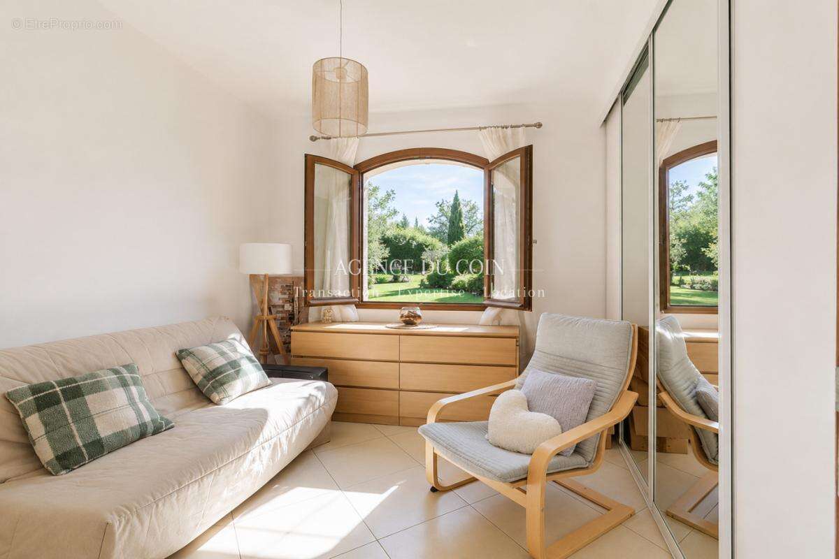 Maison à LE MUY