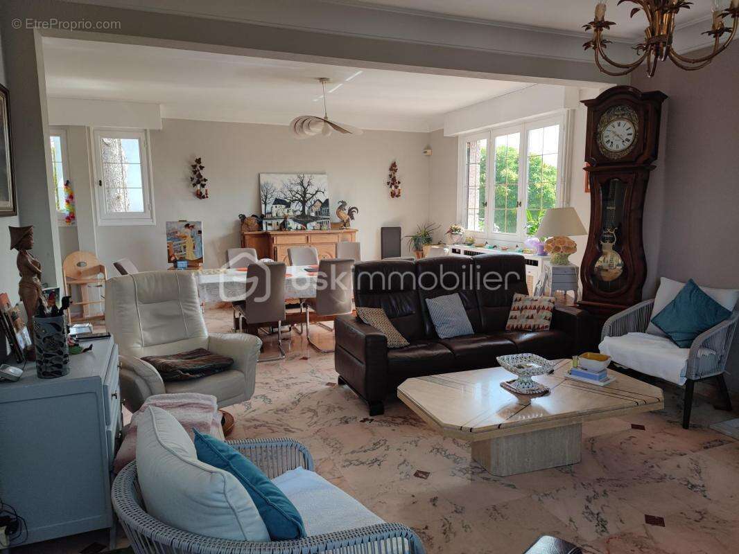 Pavillon sur sous-sol total de 234 m² sur 880 m² de jardin - photo 15