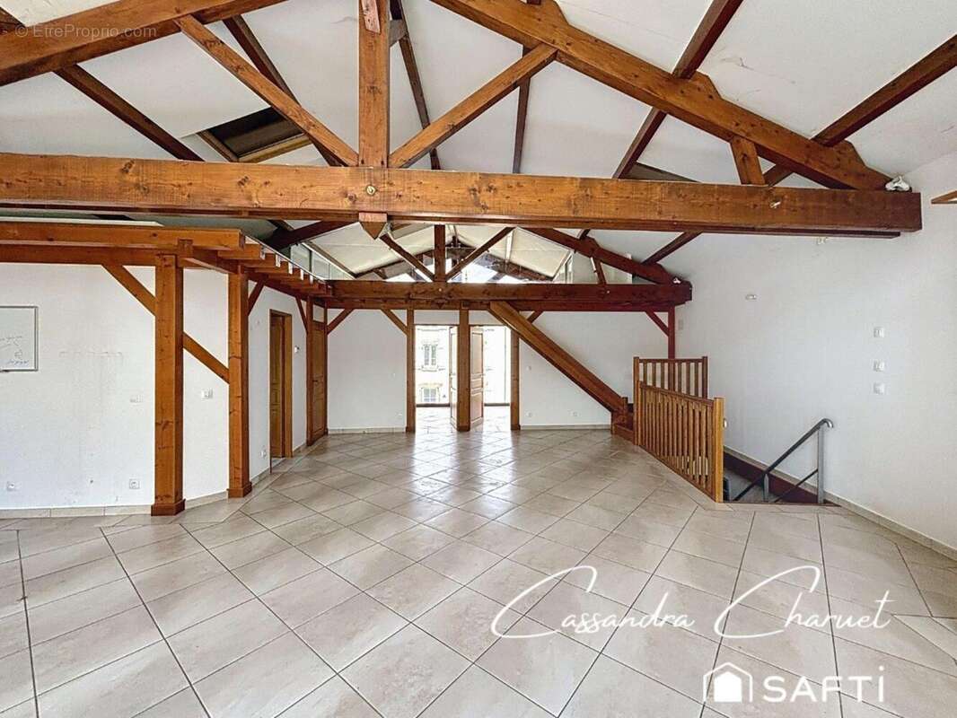 Photo 3 - Commerce à EYZIN-PINET