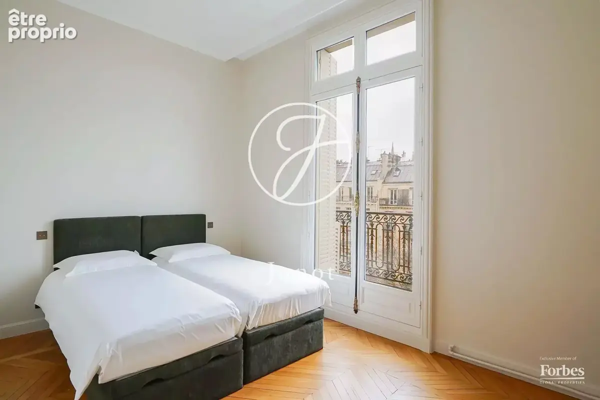 Paris 16e - ALMA-MARCEAU - Appartement - 5 pièces - 142,03m² Carrez - 3 chambres - Vues exceptionnelles - Appartement de service - photo 13