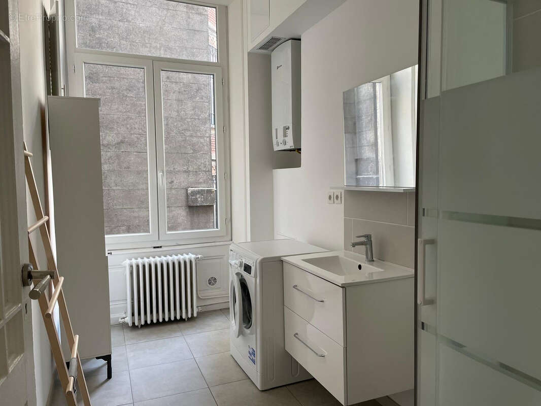 T3 rénové de 67 m2   À 150 m de la place Jean Jaurès   Vendu meublé - photo 8