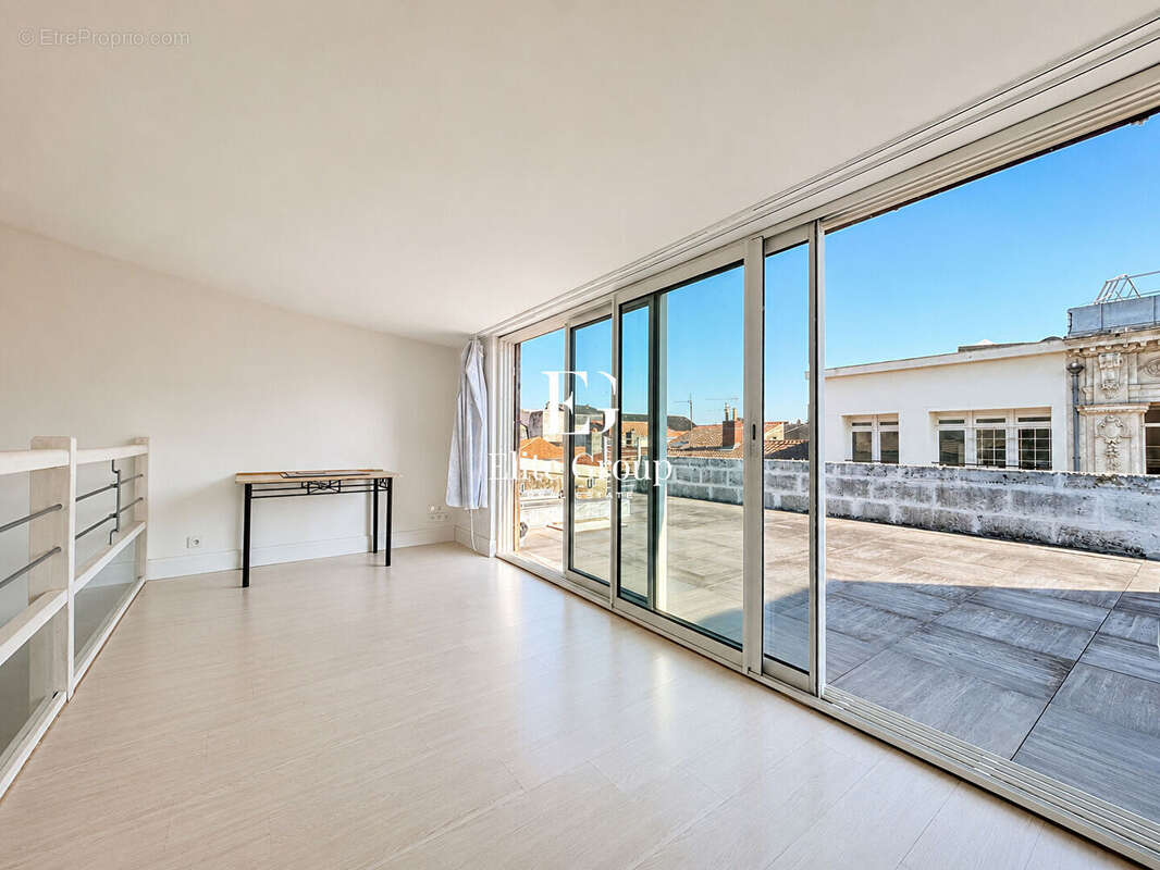Élégant appartement esprit maison de ville avec terrasse sur les toits - photo 2