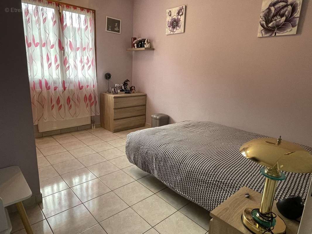 Maison à NIVOLAS-VERMELLE