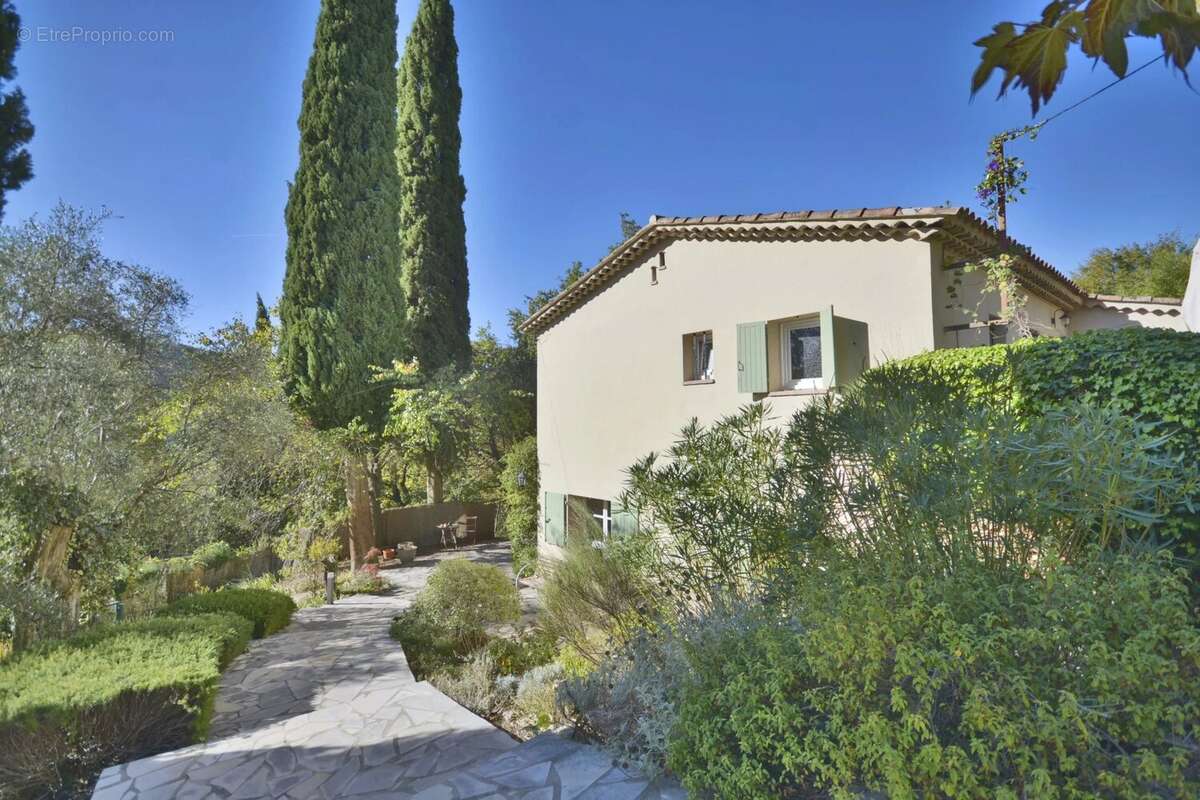 Maison à TOURRETTES-SUR-LOUP