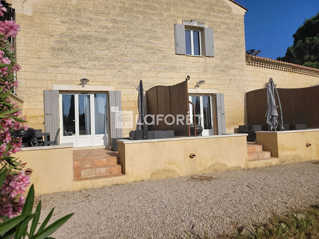 Mas en pierre composé de 3 appartements + parcelle de terrain nue 1833 m² - photo 2