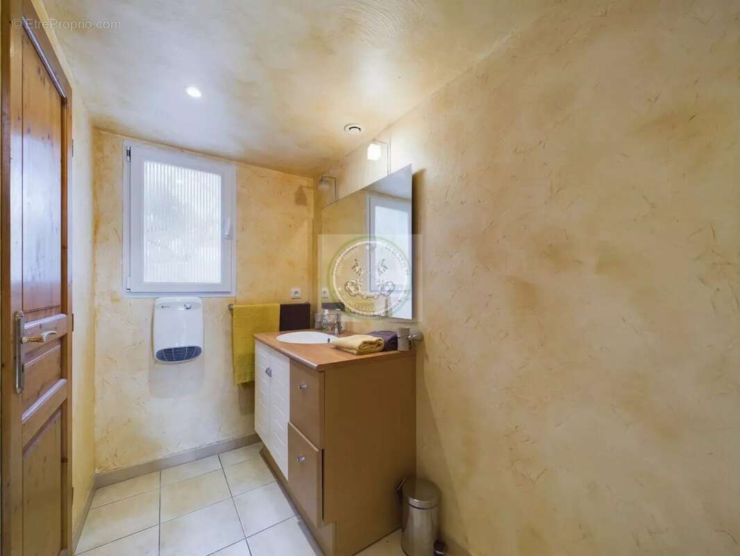 Maison à ROQUEBRUNE-SUR-ARGENS