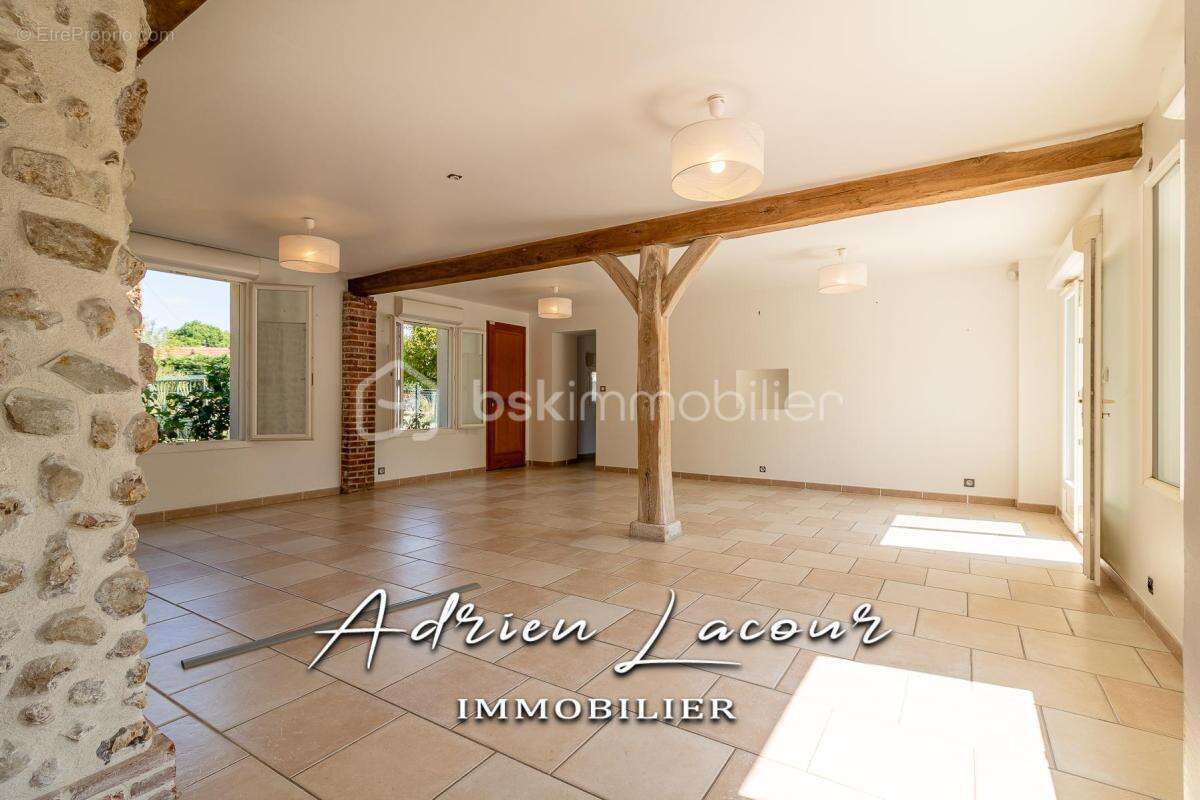 Belle maison familiale de style solognote - photo 4