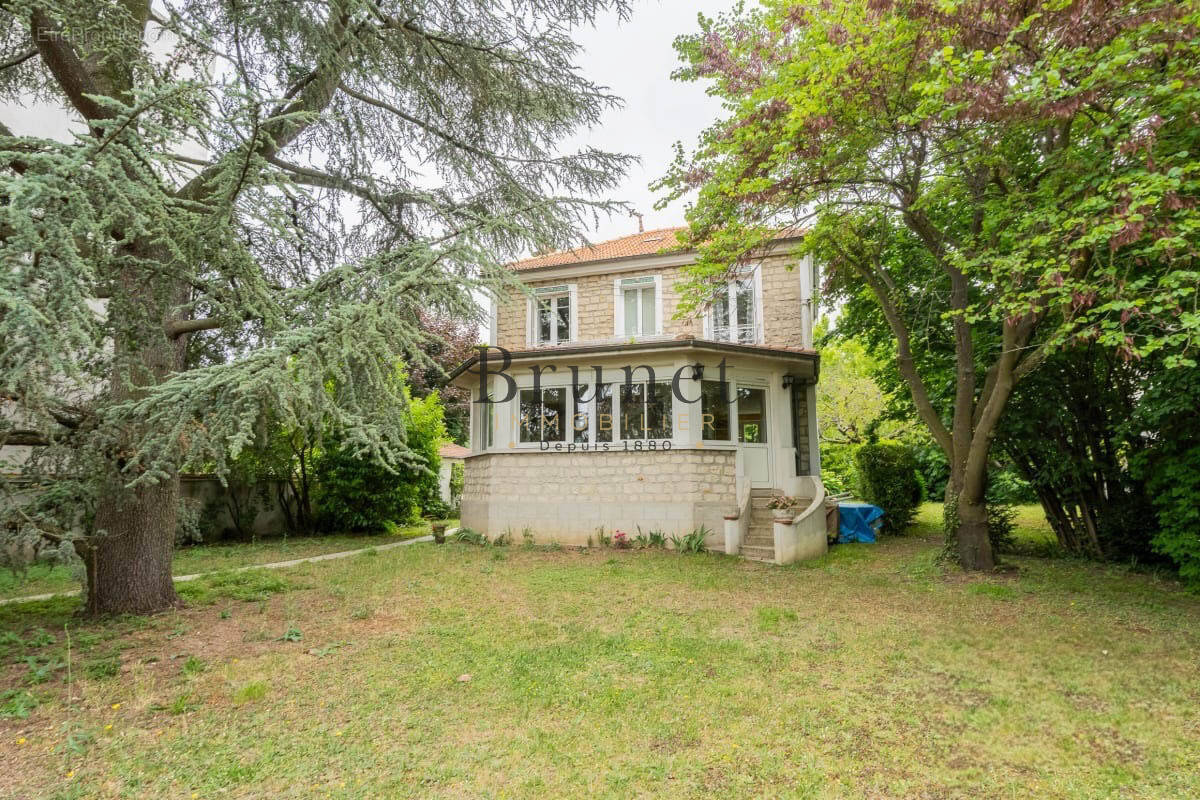 Maison à SAINT-MAUR-DES-FOSSES