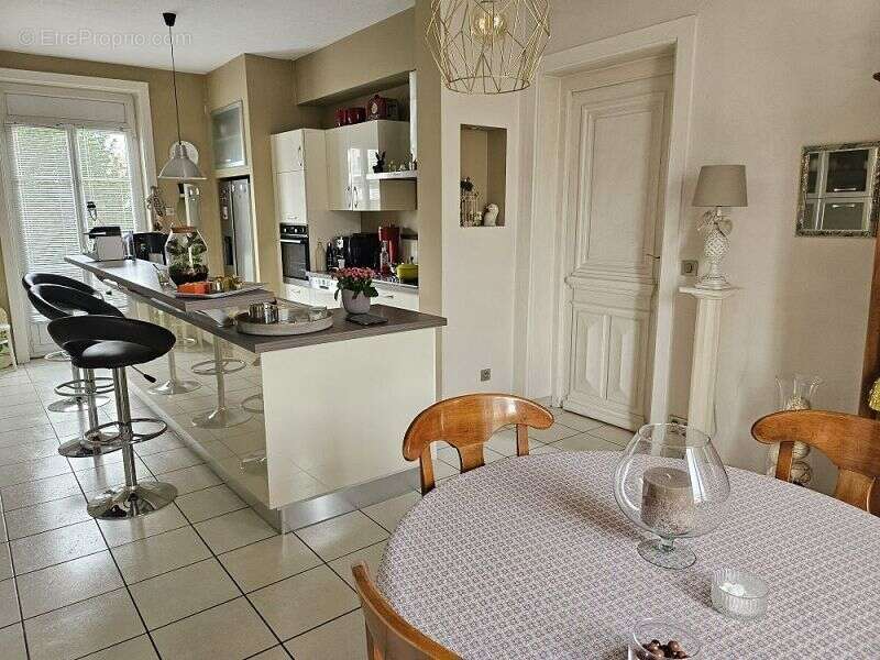 Maison à MONTROND-LES-BAINS