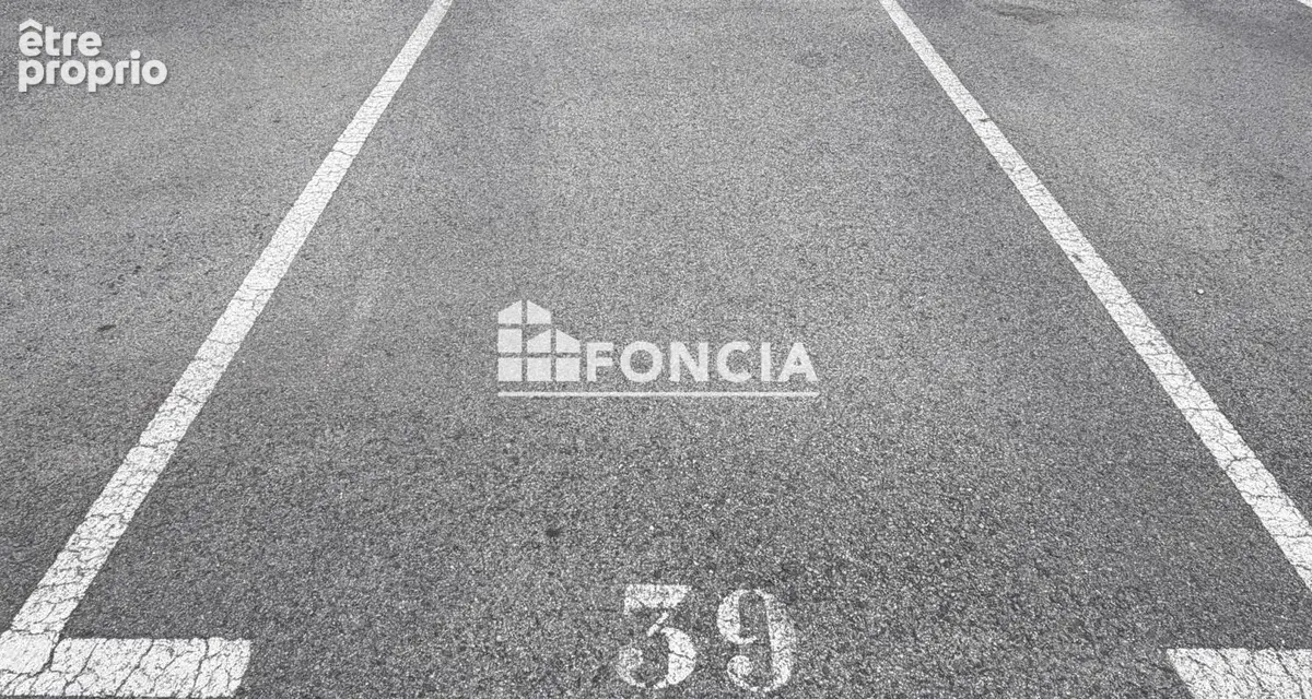 Parking à LA LONDE-LES-MAURES