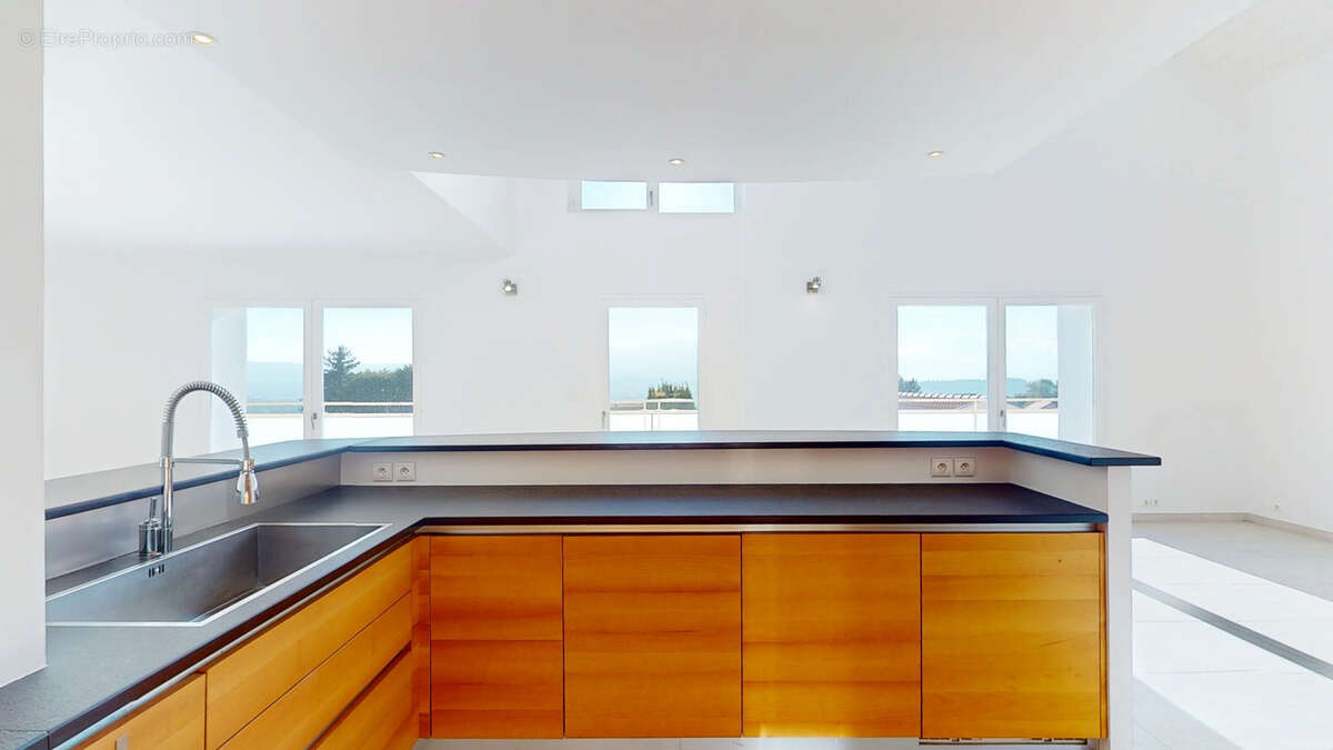 Appartement à CRANVES-SALES