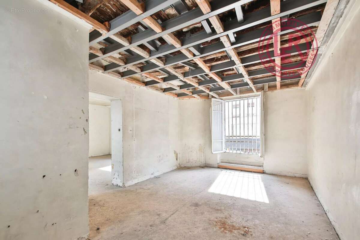 PARIS 10ème - Appartement 3 pièces à rénover - photo 2