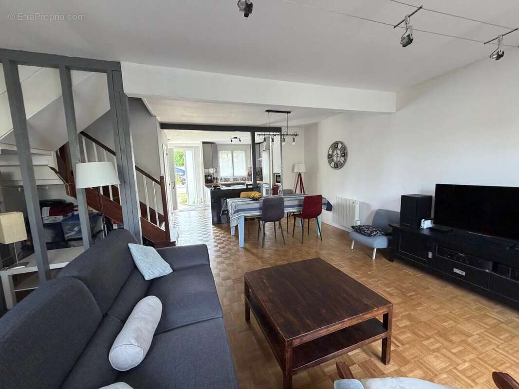 Maison à LE MESNIL-SAINT-DENIS