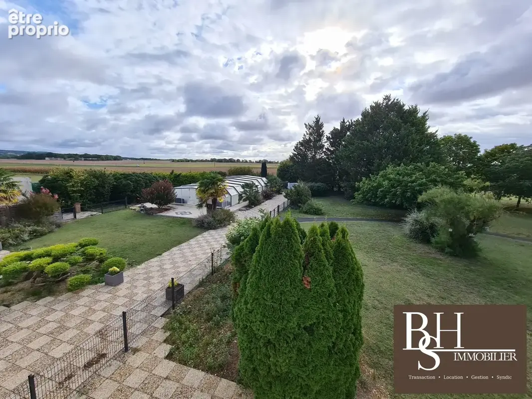 Maison 15 pièces 650 m² à vendre à Vendeuvre-Du-Poitou (86380) - photo 2