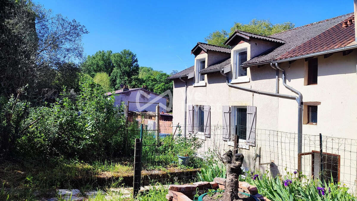 petit jardin  - Appartement à CRANSAC