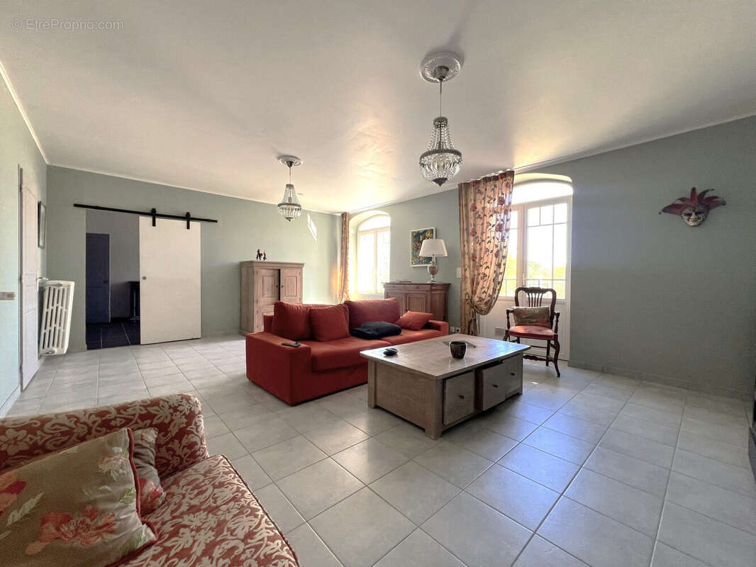 petit salon studio - Maison à GAGEAC-ET-ROUILLAC
