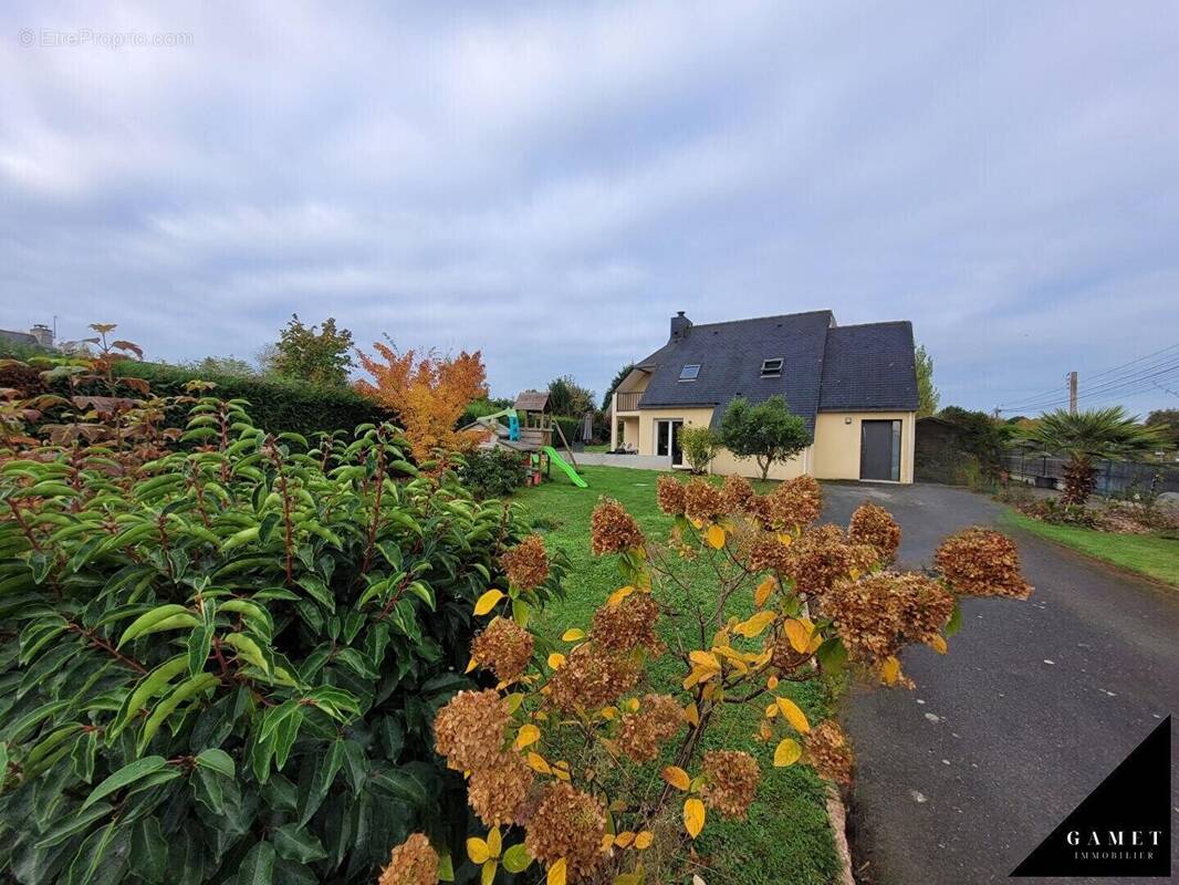 Maison à SAINT-THUAL